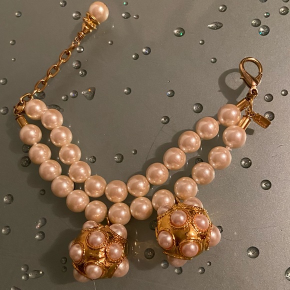ESCADA COUTURE SIGNED 2 ROWS OF LARGE PEARLS WITH 2 CHARMS STATEMENT PIECE - Picture 3 of 7
